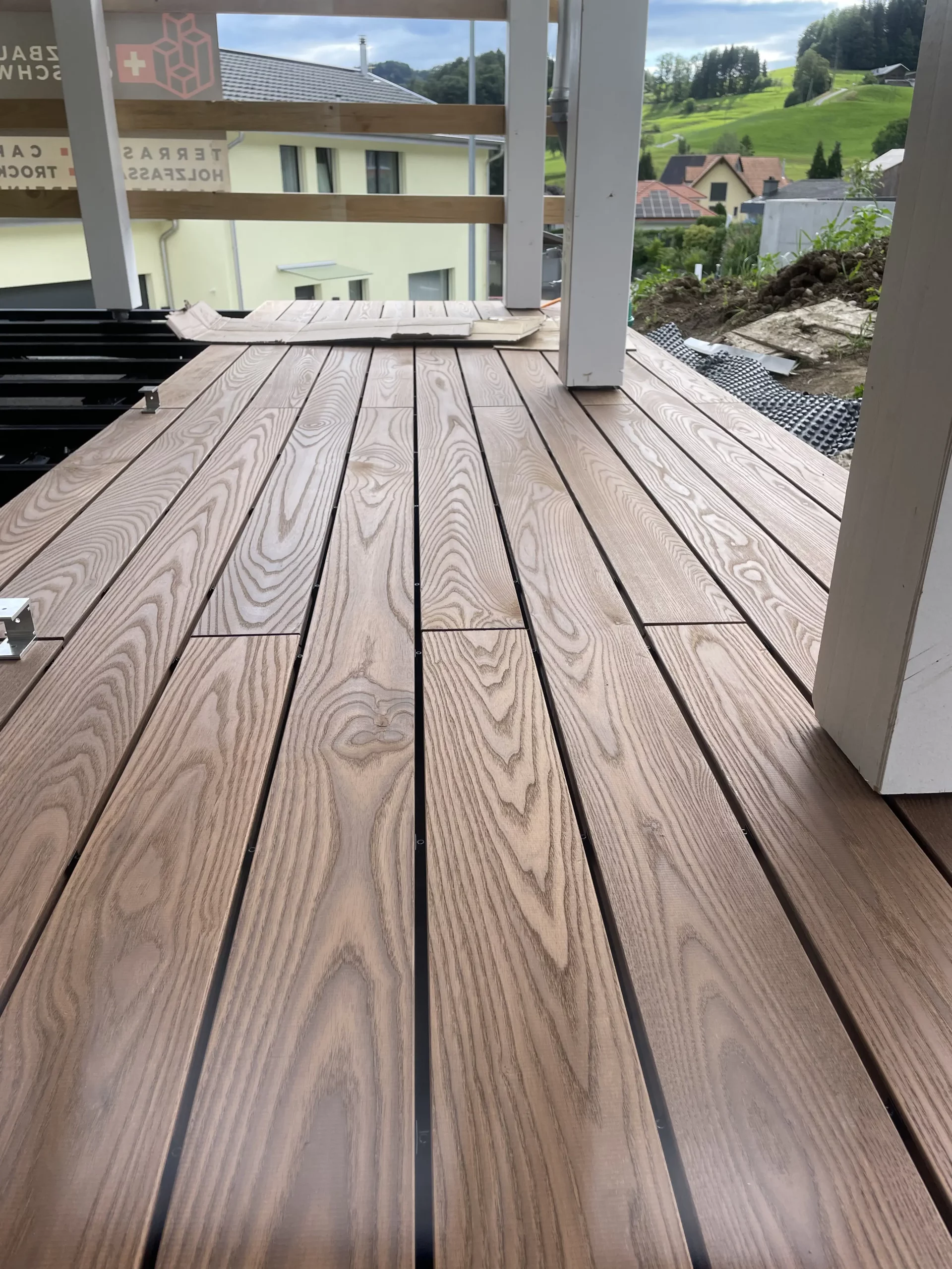 HBOS Terrassenboden Gähwil Thermoesche Terrassenboden aus Thermoesche in Gähwil von Holzbau Ostschweiz GmbH